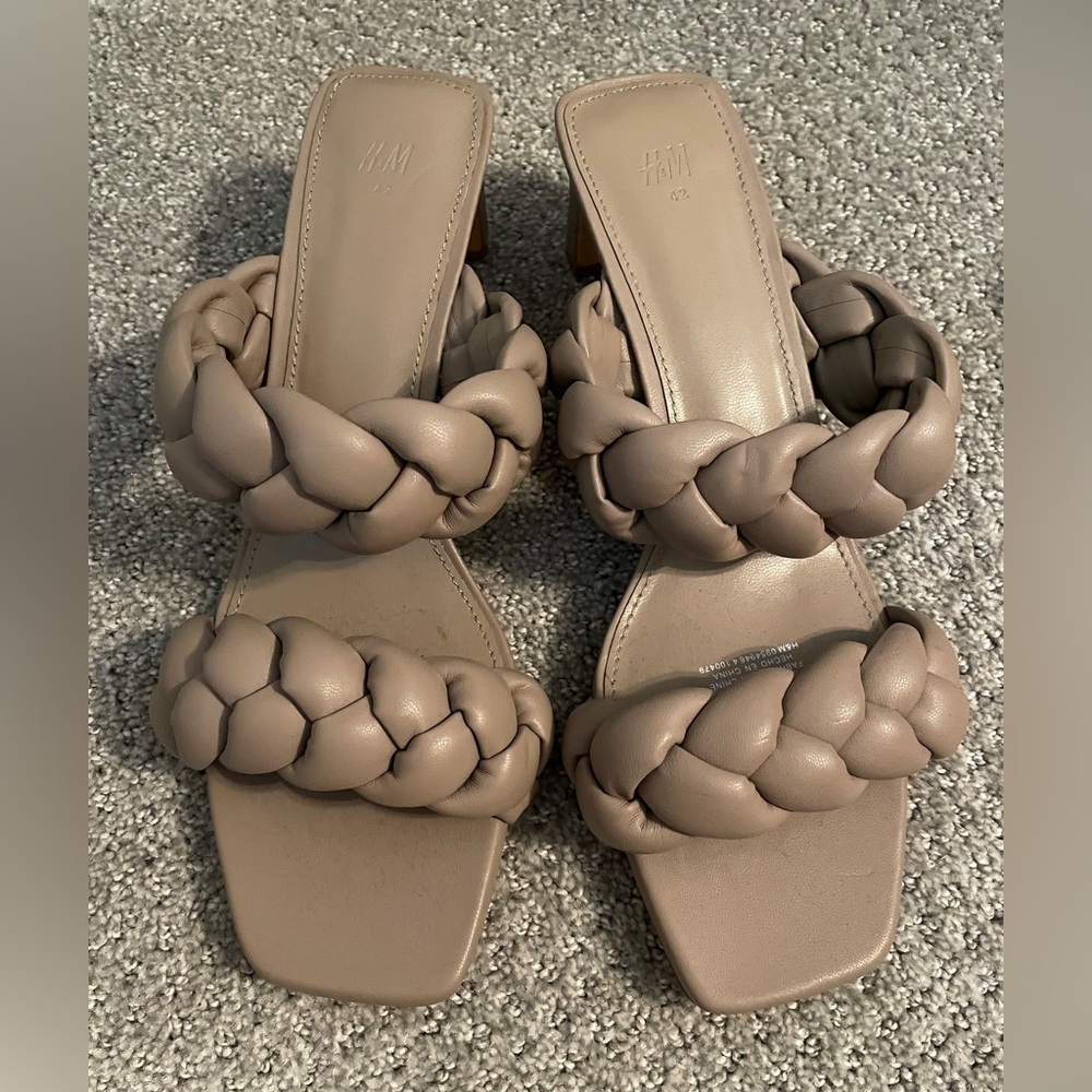 H&M Braided Low Heel Sandal in Taupe - Picture 2 of 6